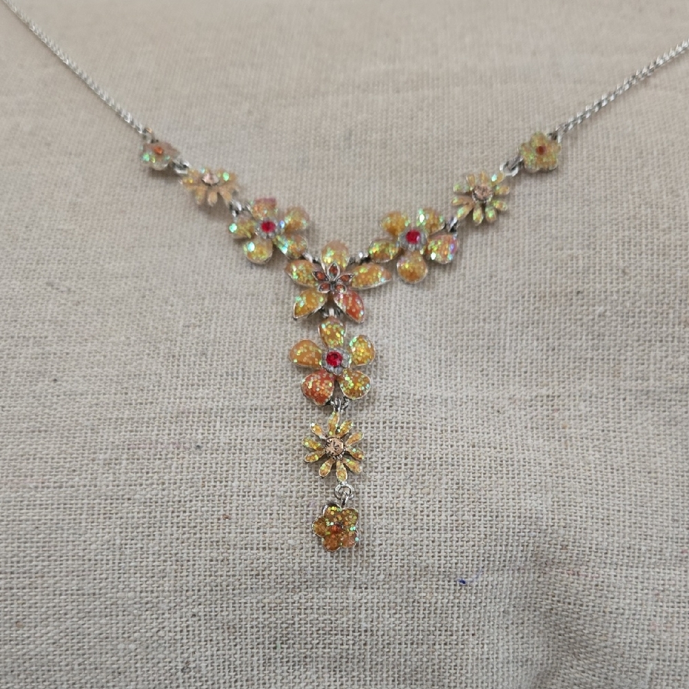 Retro Hibiscus Flower Rhinestone Necklace
